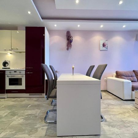Апартамент Чаролит / Apartment Charoite Burgas Bagian luar foto