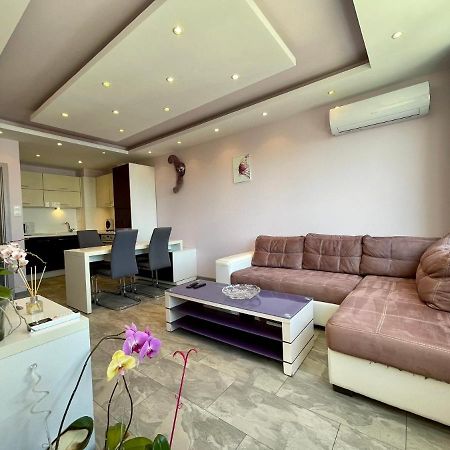Апартамент Чаролит / Apartment Charoite Burgas Bagian luar foto