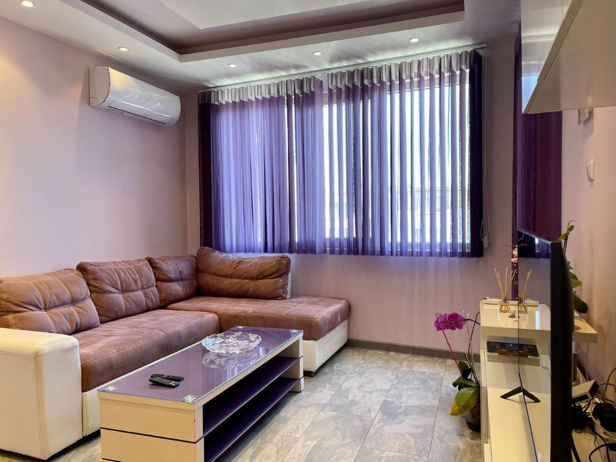Апартамент Чаролит / Apartment Charoite Burgas Bagian luar foto