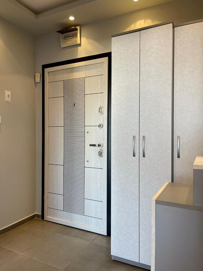 Апартамент Чаролит / Apartment Charoite Burgas Bagian luar foto