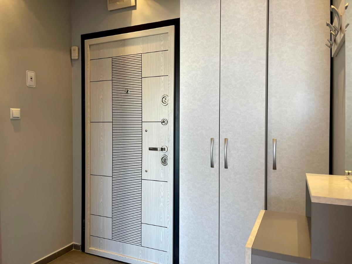 Апартамент Чаролит / Apartment Charoite Burgas Bagian luar foto