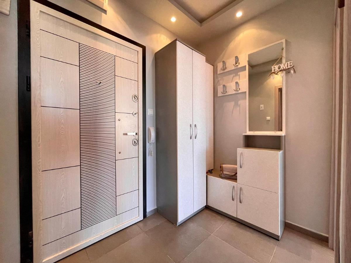 Апартамент Чаролит / Apartment Charoite Burgas Bagian luar foto