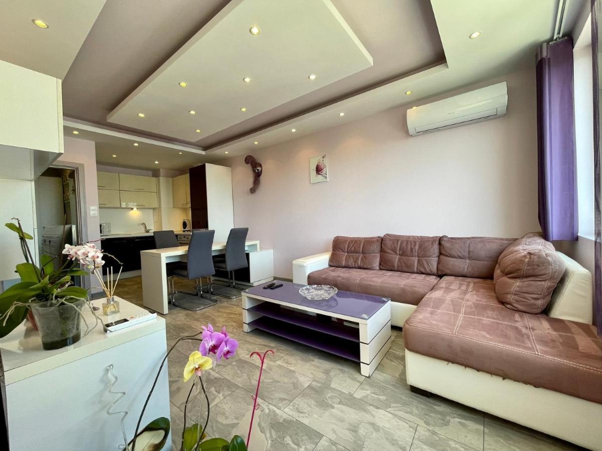 Апартамент Чаролит / Apartment Charoite Burgas Bagian luar foto