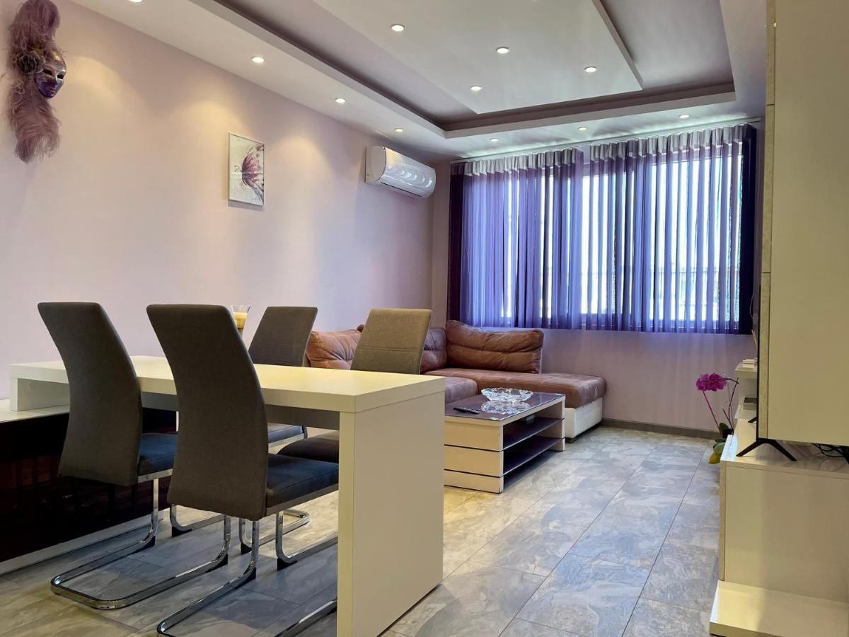 Апартамент Чаролит / Apartment Charoite Burgas Bagian luar foto