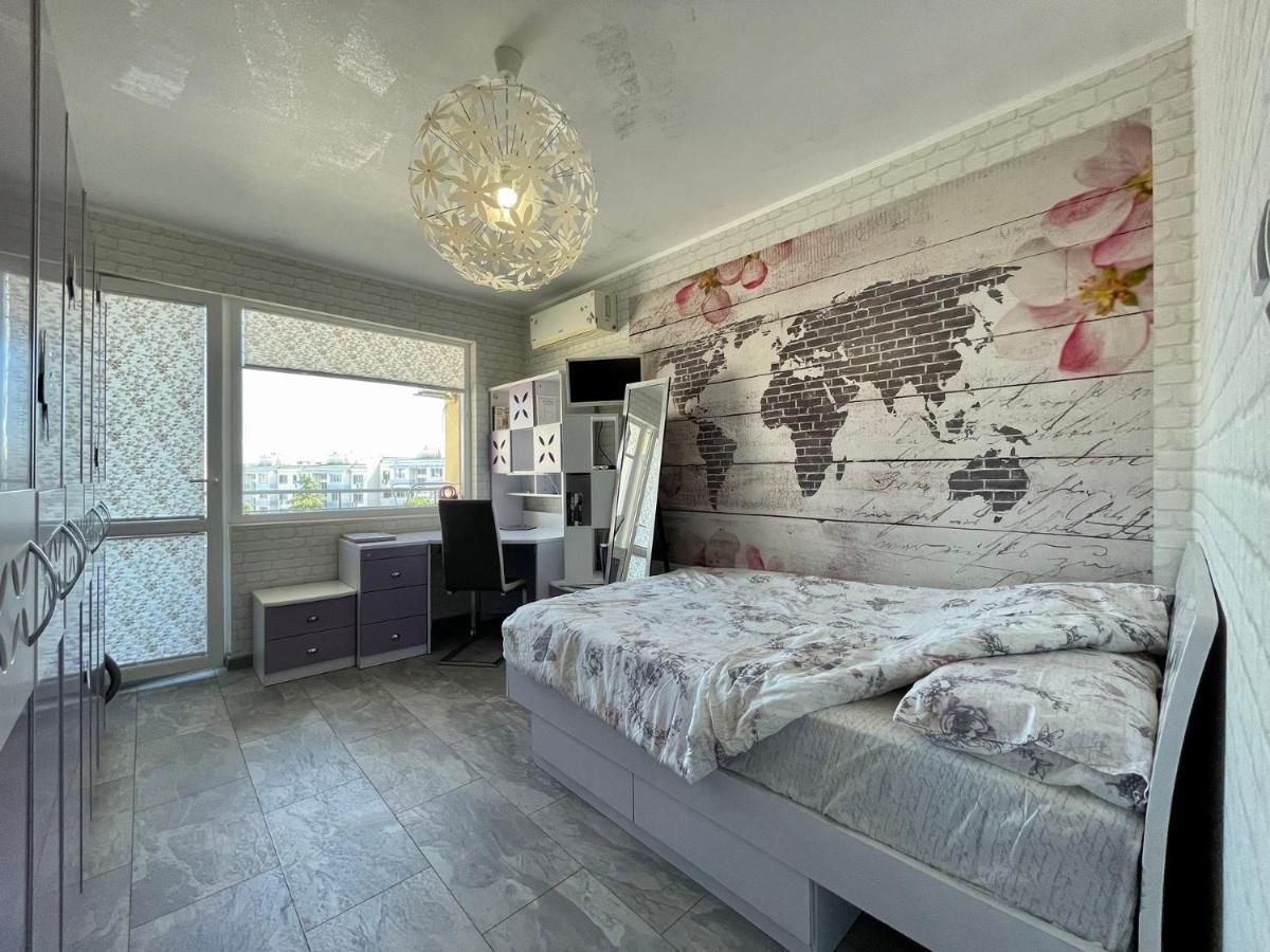 Апартамент Чаролит / Apartment Charoite Burgas Bagian luar foto