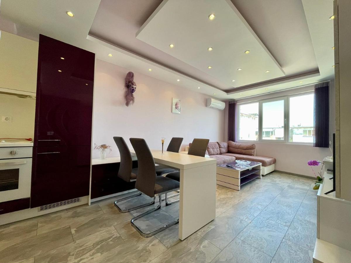 Апартамент Чаролит / Apartment Charoite Burgas Bagian luar foto