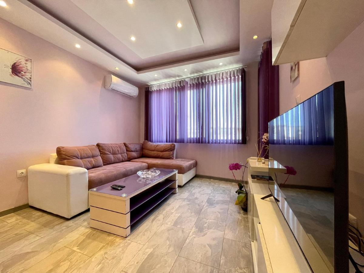 Апартамент Чаролит / Apartment Charoite Burgas Bagian luar foto