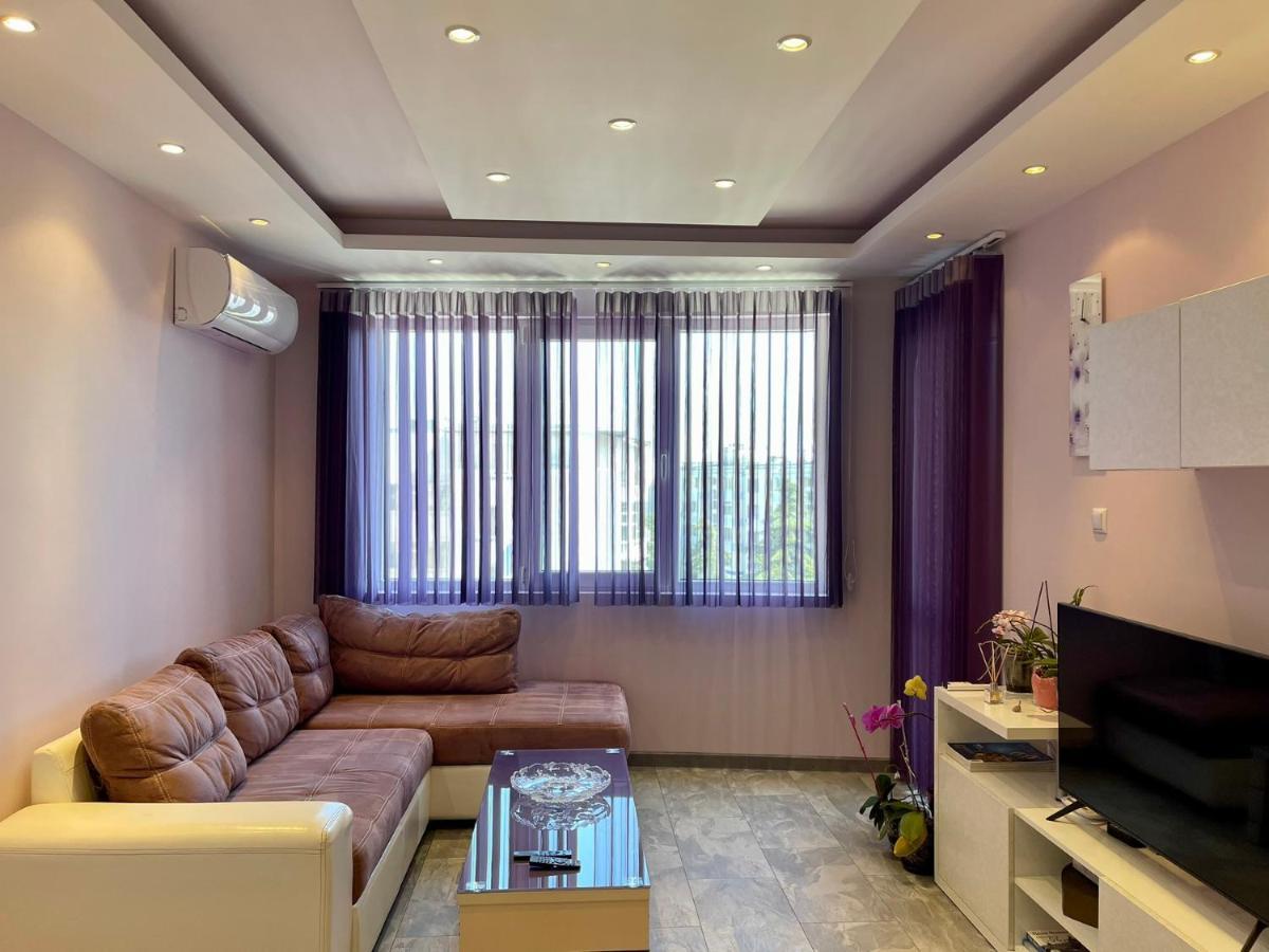 Апартамент Чаролит / Apartment Charoite Burgas Bagian luar foto