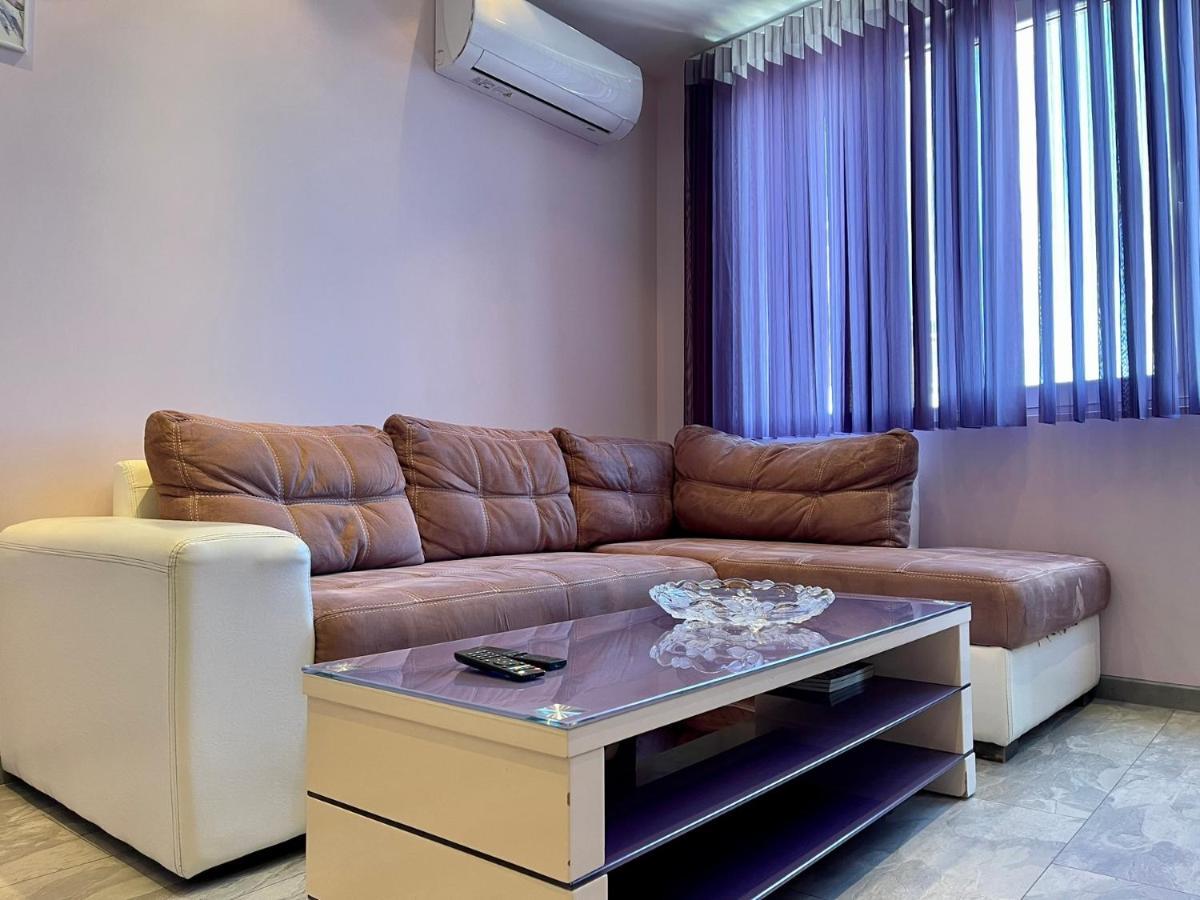 Апартамент Чаролит / Apartment Charoite Burgas Bagian luar foto
